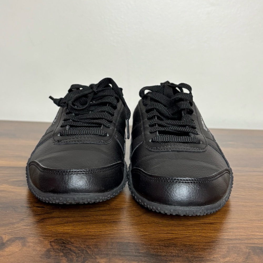 PUMA SOFT FOAM.
Puma Black Leather Sneakers Sleek Minimalist Design.